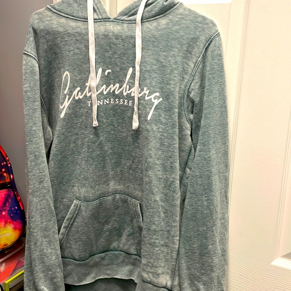 Blue Gatlinburg, Tennessee sweatshirt. Size XL.